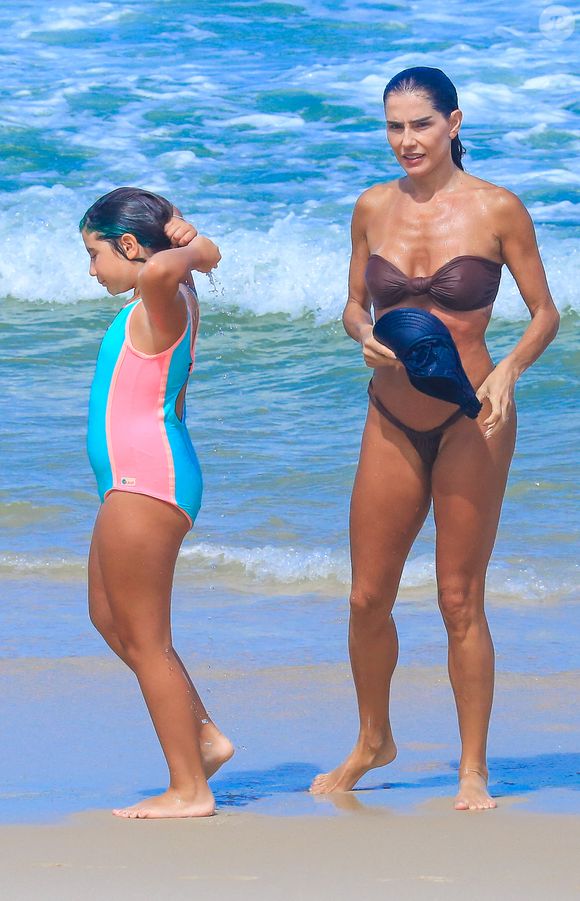 Filha de Deborah Secco, Maria Flor está com 9 anos de idade