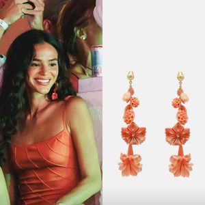 Muito além do vestido: acessórios de luxo da Sauer, Foundrae e Tiffany & Co. elevam o visual de Bruna Marquezine e somam valores impressionantes, ainda de acordo com perfil @bmarquezinecloset
