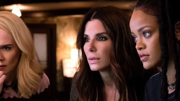 Hoje na Netflix: um filme com Sandra Bullock, Anne Hathaway e Rihanna nem chegou perto do Oscar, mas está no TOP3 com uma trama de roubo divertida