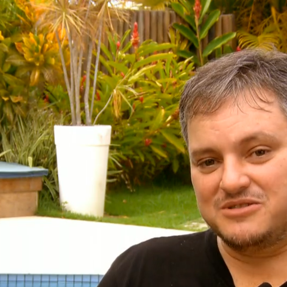 Manno Góes pediu desculpas pelo uso da expressão "débil mental" ao se referir a Netinho. De acordo com o g1, o compositor voltou às redes sociais no dia seguinte e afirmou: 'Compreendo e peço desculpas a todos por ter usado 'débil mental' para me referir ao cantor golpista'