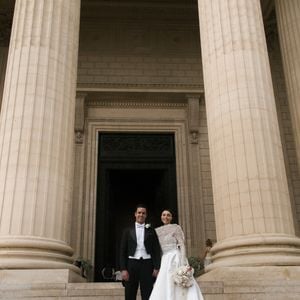 Desenvolvido em parceria com a equipe de Alta-Costura da Dior, o vestido usado por Elisa Zarzur levou oito meses para ficar pronto