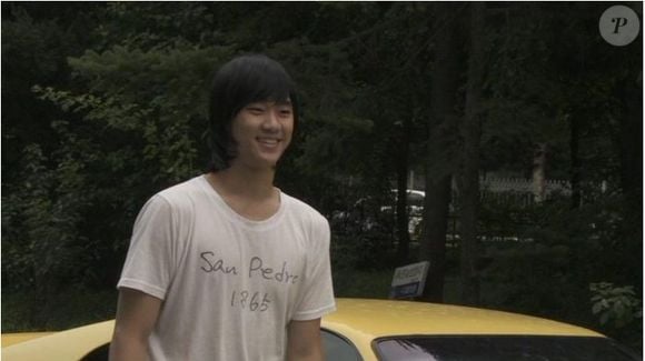 O visual continuou primeiro curta da carreira de Kim Soo-hyun, 'Worst Friends', lançado em 2009 de forma amadora na faculdade