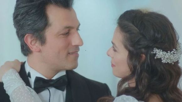 Quem fica de fora do casamento de Bahar em 'Força de Mulher'? Única pessoa não recebe convite e expressa frustração... e não é Sirin