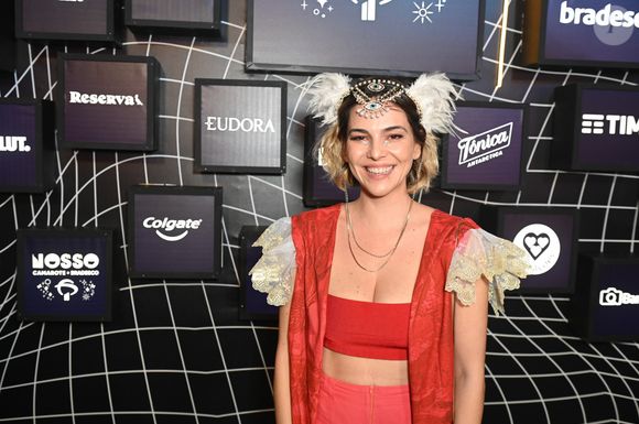 Tainá Muller participou da novela 'Em Família', formando o primeiro casal lésbico da TV, e brilhou na série Bom Dia, Verônica, da Netflix.