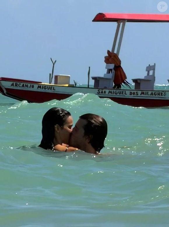 Bruna Marquezine e Shawn Mendes estão namorando após pedido surpresa, romântico e em momento reservado feito pelo cantor durante passagem pelos EUA