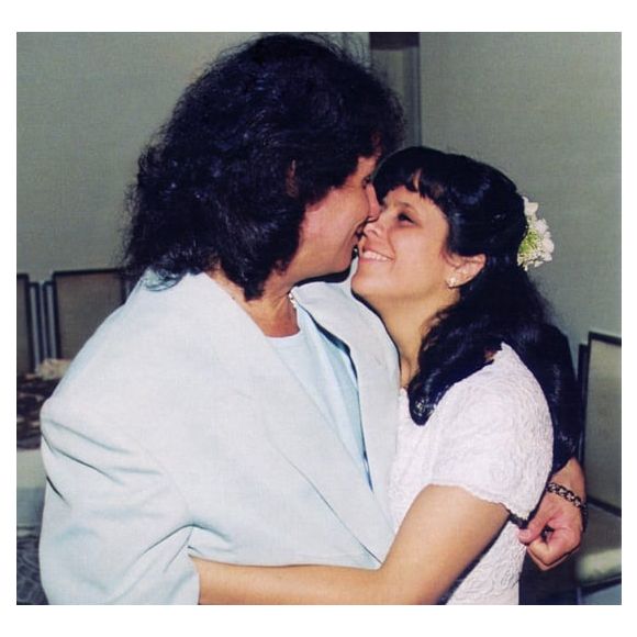 Roberto Carlos e Maria Rita se conheceram em 1977, nos bastidores de um show em Serra Negra, em São Paulo. O cantor tinha 36 anos na época, 20 anos a menos que a amada