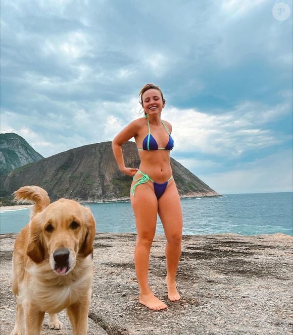 Esse modelo de biquíni ousado já foi usado por Larissa Manoela.