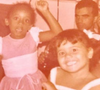 Viviane Araújo em foto criança com a prima.