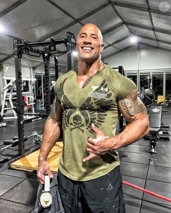 Dieta do The Rock chega a 6000 calorias por dia para ganhar músculos