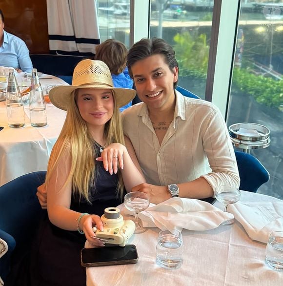 Sophia Valverde pegou a todos de surpresa nesta quinta-feira (05), ao revelar para a web sobre o noivado com Pietro Krauss.