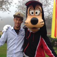 'Os Patetas somos nós': 'flagra' de Neymar na Disney após Copa 2026 faz Craque Neto perder a linha na TV; veja