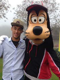 'Os Patetas somos nós': 'flagra' de Neymar na Disney após Copa 2026 faz Craque Neto perder a linha na TV; veja