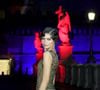 Zendaya roubou os holofotes na première de ‘Homem-Aranha: Um Novo Dia’, em Roma, com um vestido da Giorgio Armani inspirado em uma teia de aranha. A peça transparente ganhou bordados de cristais e detalhes brilhantes