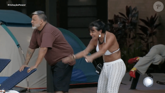 Gretchen já deixou claro que não pretende passar despercebida. Em tom irônico, comentou com os colegas à beira da piscina: 'Queriam que eu virasse a antiga Gretchen? Eu estava bem boazinha'