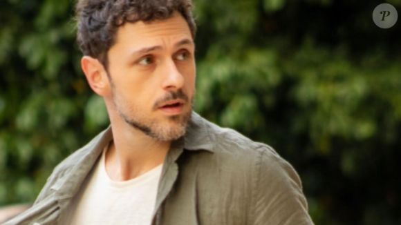 Guilherme Magon, de 39 anos, é Leonardo, filho mais velho de Odete Roitman (Debora Bloch) em 'Vale Tudo'