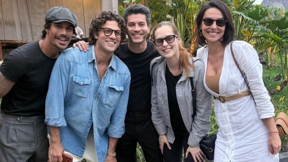 Arthur Aguiar, Chay Suede, Sophia Abrahão, Mika e Mel Fronckowiak no velório da atriz Lua Blanco