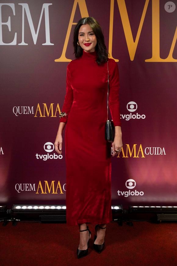Suzana (Eloise Yamashita) - Secretária de Ademir (Dan Stulbach).