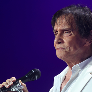 Gravação de Roberto Carlos para a MTV se tornou CD e DVD, mas produtos sofreram adiamentos seguidos até serem lançados