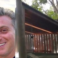 Área de 4 mil m², capela elegante e 16 quartos: a casa de luxo de 1.500m² de Luciano Huck e Angélica na 'Beverly Hills' do Rio é um refúgio cercado de verde e ideal para aproveitar os 22 anos de casamento