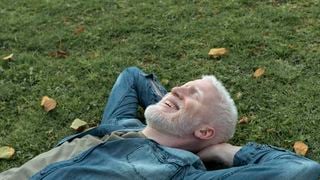 As pessoas nascidas nas décadas de 60 e 70 são mais felizes, segundo a psicologia