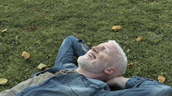 As pessoas nascidas nas décadas de 60 e 70 são mais felizes, segundo a psicologia