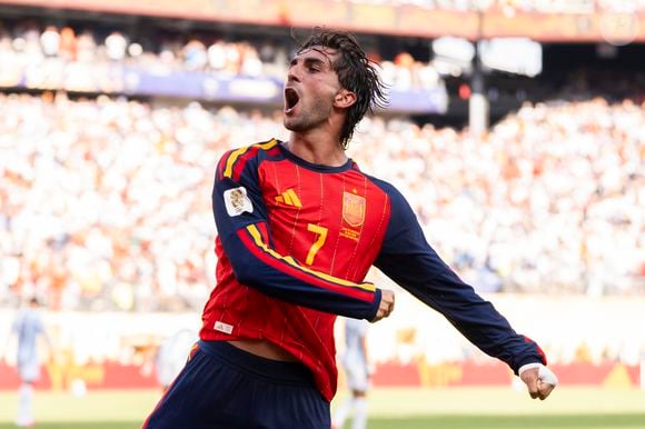 Ferran Torres, hoje aos 26 anos, está indicado na categoria de Melhor Jogador com a Bola de Ouro 2026