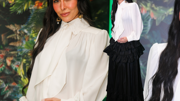 Sempre fashionista! Grávida, Sabrina Sato exibe barriguinha em look que reúne 3 tendências da moda internacional: laço gigante, bordados e saia volumosa