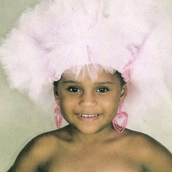 Duda Santos, a Beatriz de 'Garota do Momento', nasceu em 25 de maio de 2001, no Rio de Janeiro.