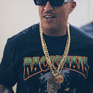 “A escolha de não falar publicamente antes foi por respeito à nossa história e por não achar necessário expor a nossa vida pessoal. Mas, diante da atenção recente, achei importante trazer o contexto para quem nos acompanha. Nada muda. Paz!”, finalizou o cantor, que assinou o texto com seu nome de batismo, Pedro Paulo.