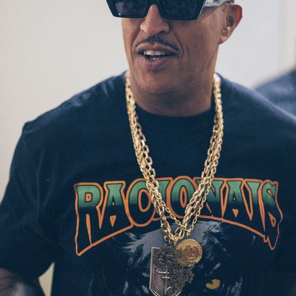 “A escolha de não falar publicamente antes foi por respeito à nossa história e por não achar necessário expor a nossa vida pessoal. Mas, diante da atenção recente, achei importante trazer o contexto para quem nos acompanha. Nada muda. Paz!”, finalizou o cantor, que assinou o texto com seu nome de batismo, Pedro Paulo.