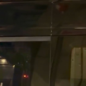 Flagras mostram Rihanna com expressão séria ao lado de A$AP Rocky antes de evento em Nova York