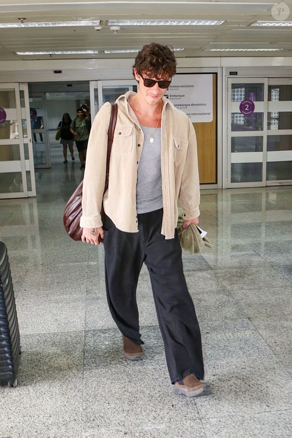 Shawn Mendes chega ao Rio de Janeiro