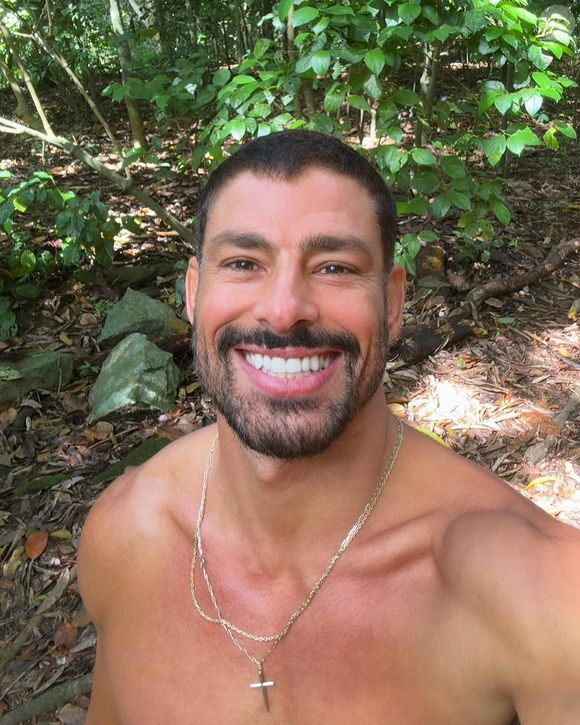 Cauã Reymond é considerado galã e faz os admiradores delirarem quando exibe o corpo definido.