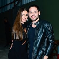 Deborah Secco posa abraçada ao novo namorado, Dudu Borges, em gravação de DVD em São Paulo. Veja fotos!