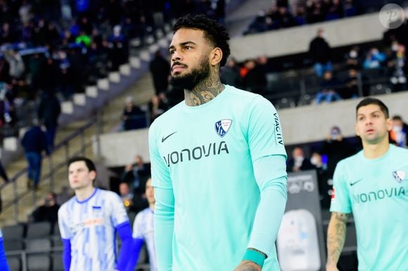 Jürgen Locadia é um atacante holandês naturalizado curaçauense. Ele defende a seleção de Curaçao, seleção que disputa sua primeira Copa do Mundo na história e está no Grupo E (ao lado de Alemanha, Costa do Marfim e Equador). Em nível de clubes, ele defende atualmente o Miami FC, dos Estados Unidos