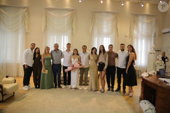 Casamento da filha de Petkovic: Inês e o marido posam com as famílias após cerimônia no civil