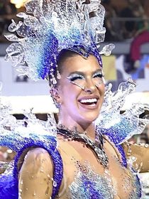 Bumbum durinho e zero flacidez na barriga: Lore Improta, musa da Viradouro no Carnaval 2025, recorre a procedimento tecnológico para ter corpo impecável