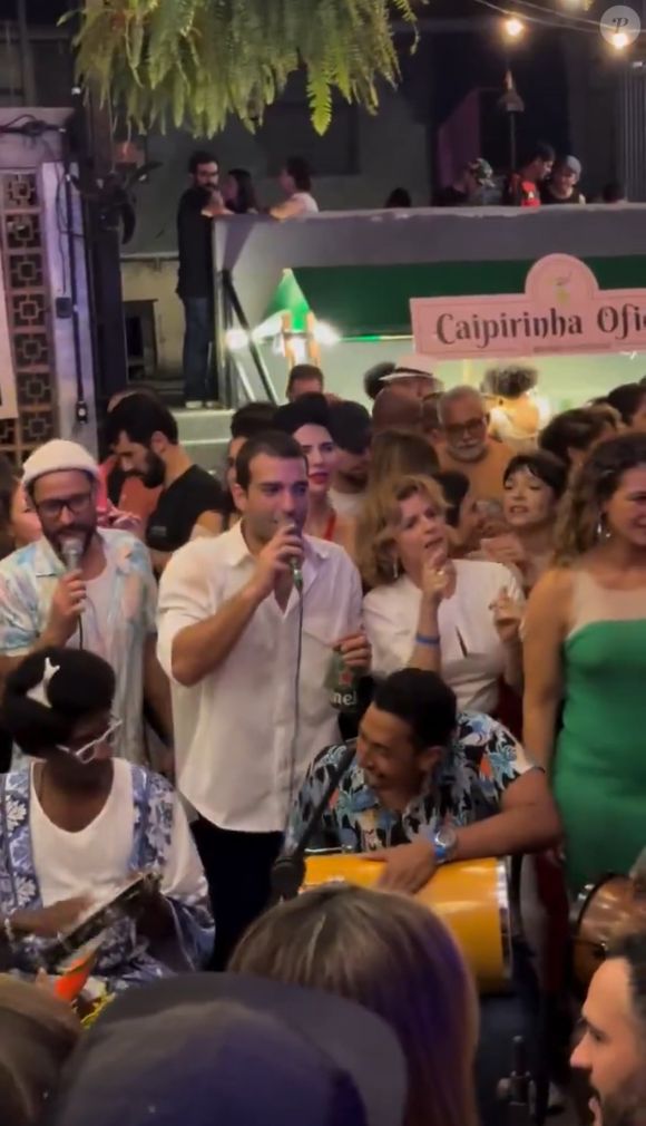 Vídeo de Débora Bloch no aniversário de Humberto Carrão rendeu comentários divertidos nas redes sociais, afinal, toda aquela descontração em nada combina com Odete Roitman