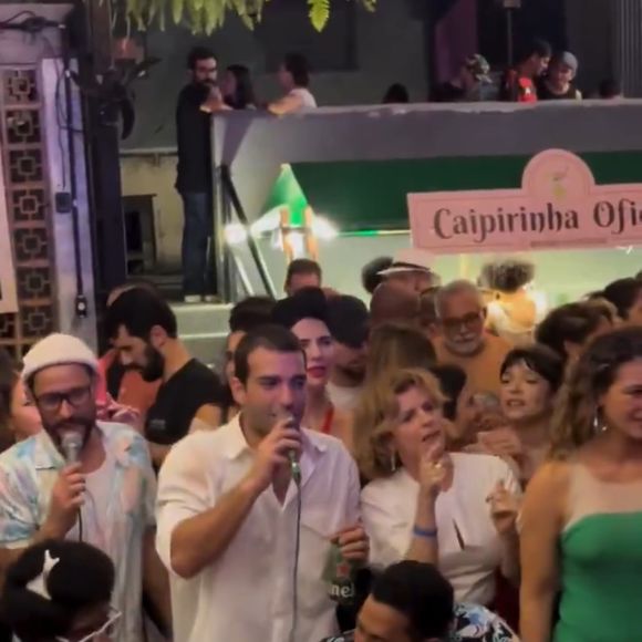 Vídeo de Débora Bloch no aniversário de Humberto Carrão rendeu comentários divertidos nas redes sociais, afinal, toda aquela descontração em nada combina com Odete Roitman