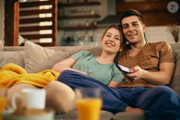 O hábito de reassistir a filmes e séries é estudado pela psicologia como uma forma de "reconsumo" de mídia, que pode ter diferentes funções emocionais