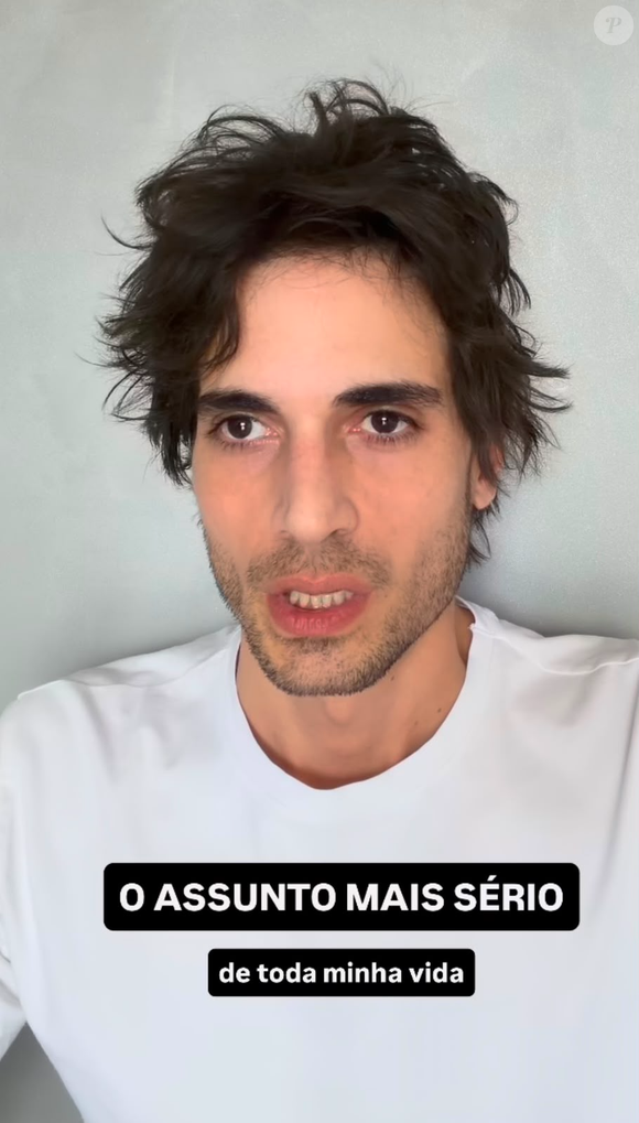 Fiuk revelou aos 35 anos que suspeita estar no espectro autista. O cantor e ator contou que iniciou uma investigação diagnóstica, mas não concluiu o processo por medo do julgamento