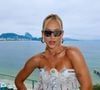 Virgínia Fonseca apostou em um corset feito com chuteiras para o evento de futebol americano