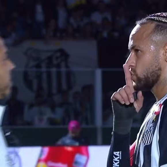 Neymar mandou a torcida da Mirassol se calar, levando o dedo à boca em sinal em silêncio