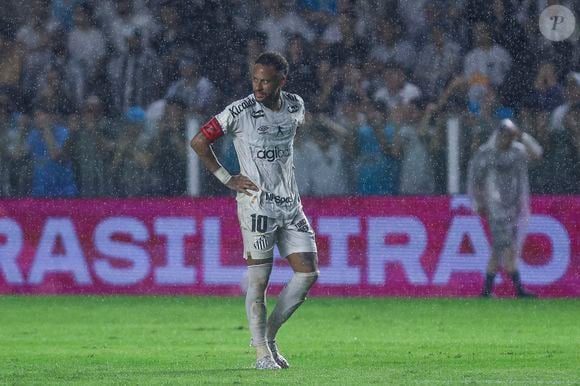 Neymar se envolveu em uma confusão com Rodrigo Nestor e Rogério Ceni durante o empate entre Santos e Bahia por 1 a 1, na Vila Belmiro, em 24 de outubro de 2026