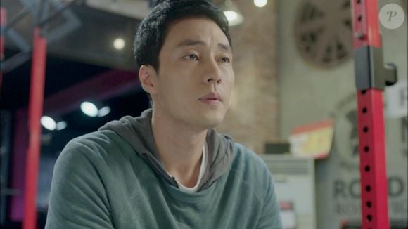 Em busca do seu objetivo, ela recorre ao personal trainer Kim Young-ho, que a ajuda com um plano personalizado
