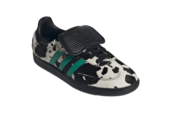 Com temperaturas que podem variar bastante em setembro, o Adidas Samba LT Cow Print Black White transita entre produções mais casuais e propostas sofisticadas