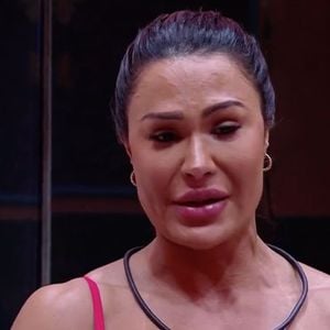 Acusada de roubar comida no 'BBB 25', Gracyanne Barbosa revela trauma por ter comido no lixo: 'Tenho vergonha'