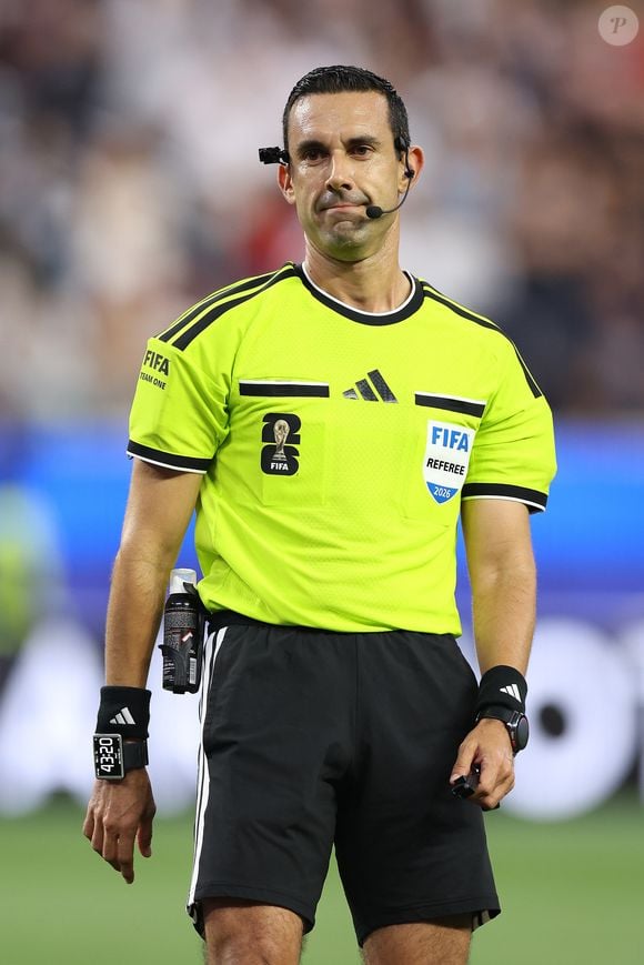 A decisão de César Ramos contra Vinícius Júnior gerou revolta nas redes sociais e levou torcedores brasileiros a invadirem o Instagram do árbitro mexicano