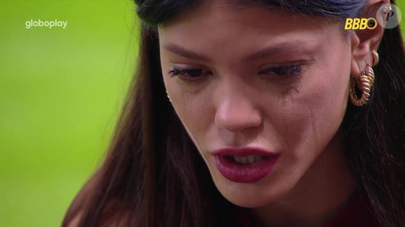 Vitória Strada lamenta indicação ao 'pré-Paredão' do 'BBB 25'