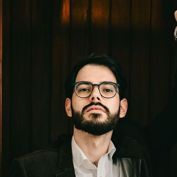 O especialista em comunicação e oratória Giovanni Begossi explica quais são as táticas de Odete Roitman (Debora Bloch) para dominar o adversário